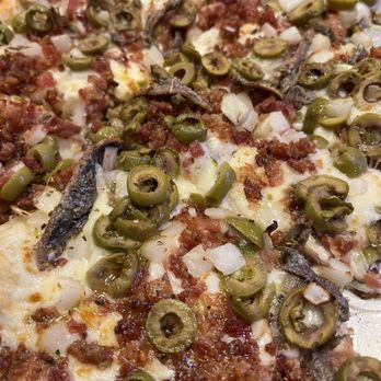 Generations Pizzeria - Garlic base with onions, green olives, bacon, anchovies. - Pizza Near Me - Wilmington, Ohio Generations Pizzeria - Garlic base with onions, green olives, bacon, anchovies. - Pizza Near Me - Wilmington, Ohio