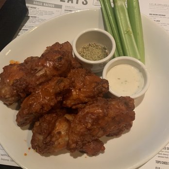 Yard House - Wings were incredible - New American Near Me - Honolulu, Hawaii Yard House - Wings were incredible - New American Near Me - Honolulu, Hawaii