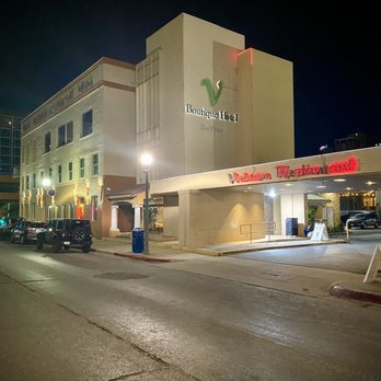 Vietnam Restaurant - the outside of a hotel at night - Vietnamese Near Me - Corpus Christi, Texas Vietnam Restaurant - the outside of a hotel at night - Vietnamese Near Me - Corpus Christi, Texas