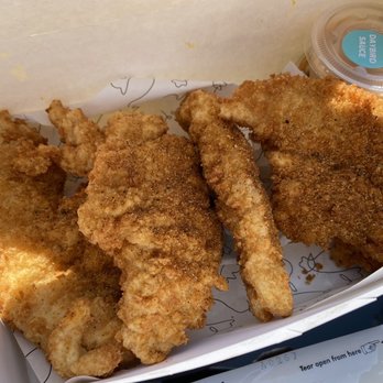 Daybird - $13 for 4 Fried Chicken Tenders, Medium spice level - Chicken Shop Near Me - Los Angeles, California