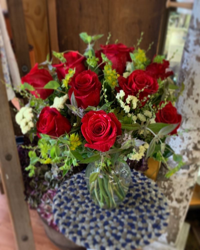 CREATIVE EXPRESSIONS FLORIST Updated May 2024 42 Photos 3977 6th Ave, Altoona