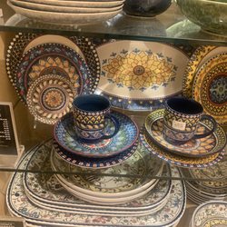 I want allllll of these Italian plates, platters and cups!!