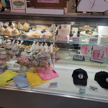 Scoops Ice Cream & Candy - Ice Cream & Frozen Yogurt Near Me - Kenosha, Wisconsin Scoops Ice Cream & Candy - Ice Cream & Frozen Yogurt Near Me - Kenosha, Wisconsin