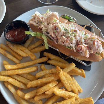 Riverhouse Waterfront Restaurant - New England Lobster Roll - Seafood Near Me - Palmetto, Florida Riverhouse Waterfront Restaurant - New England Lobster Roll - Seafood Near Me - Palmetto, Florida