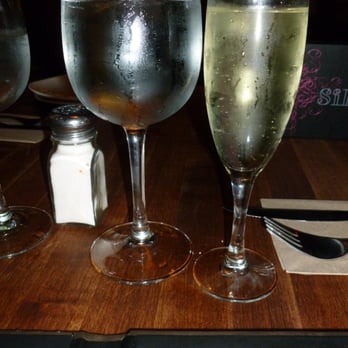Earls Kitchen + Bar - Prosecco - Canadian (New) Near Me - Toronto, Ontario Earls Kitchen + Bar - Prosecco - Canadian (New) Near Me - Toronto, Ontario