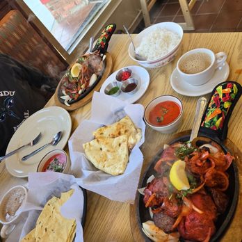 Himalayan Yak - Himalayan Mix, butter naan, lamb shish kabob, chai - Himalayan/Nepalese Near Me - Milwaukee, Wisconsin