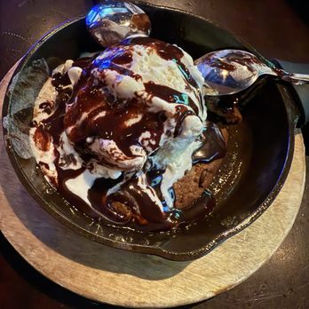 Wellman's Pub and Rooftop - Skillet Cookie - Pubs Near Me - West Des Moines, Iowa Wellman's Pub and Rooftop - Skillet Cookie - Pubs Near Me - West Des Moines, Iowa