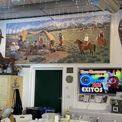 Frazier Gardens & Clubhouse - HUGE farm painting on the wall
