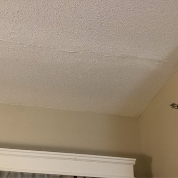 Comfort Suites - Cracked ceiling - Hotels Near Me - Kingsport, Tennessee