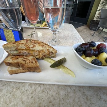 Brunch 101 - Tuna melt - Breakfast & Brunch Near Me - Cathedral City, California