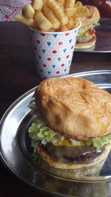 Huxtaburger Collingwood by null