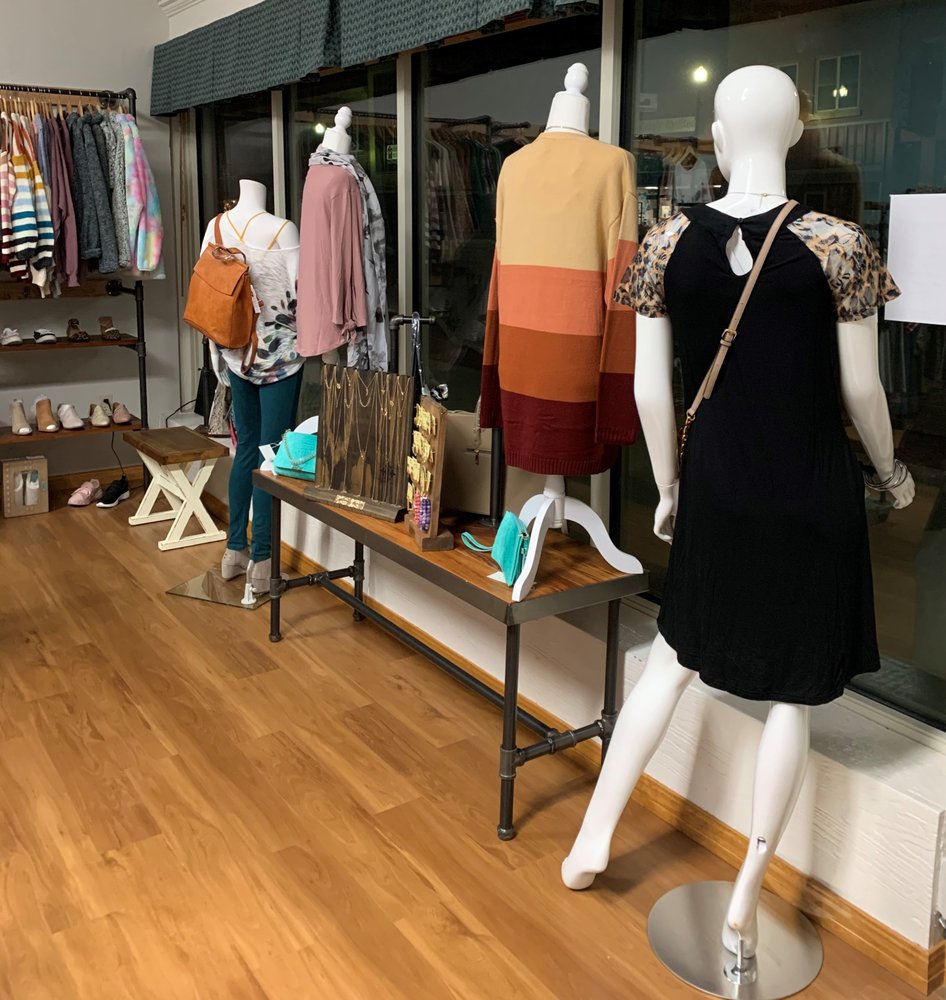 HONEYBEE BOUTIQUE Updated July 2024 314 E Grand Ave, Ponca City