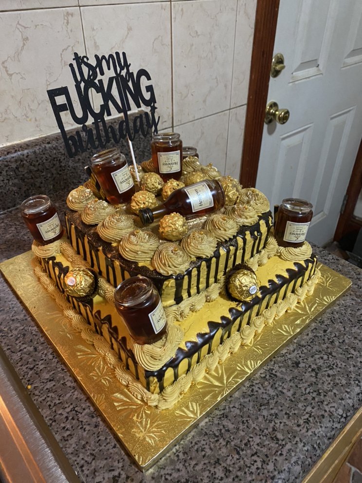 Salisha’s Homemade Cakes Logo