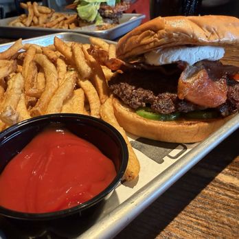 Bulldog Burger - Jalapeno Popper Burger with truffle fries - Burgers Near Me - Ridgeland, Mississippi