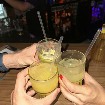 The Bend Liquor Lounge - Nice drinsk good price!! - Lounges Near Me - Miami, Florida