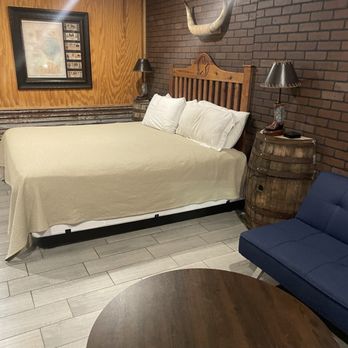 Big Texan Motel - King sized bed, futon. - Hotels Near Me - Amarillo, Texas