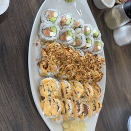 Lunch special 3 rolls :) perfection:) Lunch special 3 rolls :) perfection:)
