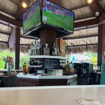The Palms Hotel & Spa - Tiki bar - Hotels Near Me - Miami Beach, Florida