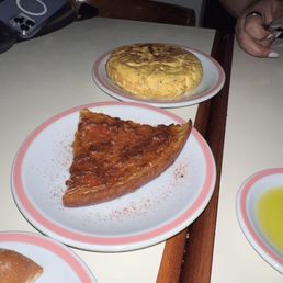 Top tortilla de papa tradicional, bottom Faina