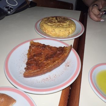 El Preferido de Palermo - Top tortilla de papa tradicional, bottom Faina - Pubs Near Me - Buenos Aires, C