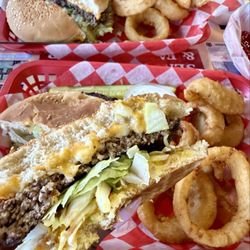 Roshell's Cafe & Deli - Garlic Cheese Steer Burger