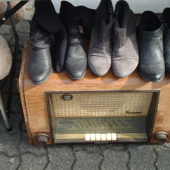 Flohmarkt - 1930 erfanden die Nationalsozialisten das Volksradio - dies hier ist aus um 1950 - 1960 - Copyright T'n'T TROWI & Holger Hubertus Trometer - Flea Markets Near Me - Meerbusch, NW