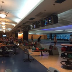 Bowling & Co - El espacio es amplio y cómodo.