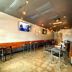 Redwood Pizza and Wings - Duarte - Chill nostalgic vibes!