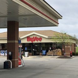 Hy-Vee Fast & Fresh - Building Exterior