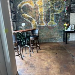 Flynn's On Maxwell Uptown Wine And Beer