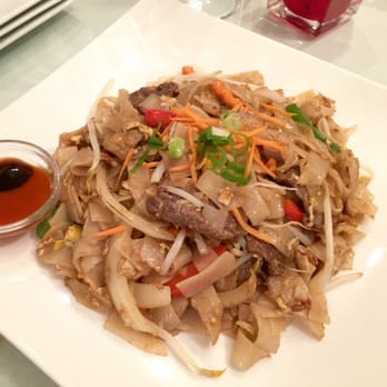 Tuk Tuk - Beef pad si'eve (pad sew) - Cambodian Near Me - Montreal, Quebec Tuk Tuk - Beef pad si'eve (pad sew) - Cambodian Near Me - Montreal, Quebec
