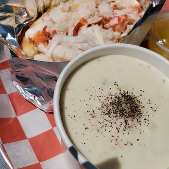 James Hook & Co - Lobster roll and clam chowder - Seafood Near Me - Boston, Massachusetts