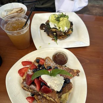 Cafe on 27 - Berries and French toast Steak and potatoes - Breakfast & Brunch Near Me - Topanga, California Cafe on 27 - Berries and French toast Steak and potatoes - Breakfast & Brunch Near Me - Topanga, California