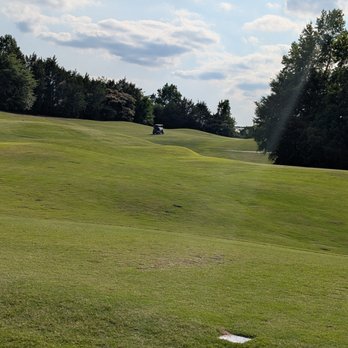Winding Creek Golf Course - One of two hard doglegs that go right and uphill, both of which are challenges. I think this is hole 7. - Golf Near Me - Thomasville, North Carolina Winding Creek Golf Course - One of two hard doglegs that go right and uphill, both of which are challenges. I think this is hole 7. - Golf Near Me - Thomasville, North Carolina
