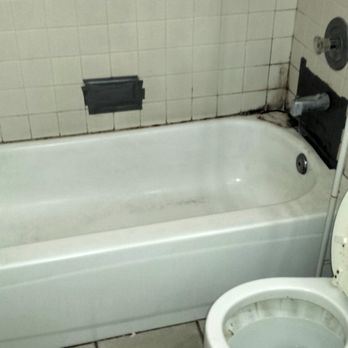 Lunas Cleaning - (before) Hall Bathroom - Home Cleaning Near Me