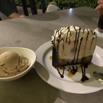The Cutlery - Mud pie and coffee ice cream. - Steakhouses Near Me - Honolulu, Hawaii