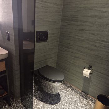 Thompson Austin, by Hyatt - Yes that is a black toilet - Hotels Near Me - Austin, Texas