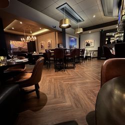 Hyde Park Prime Steakhouse - Interior view from booth