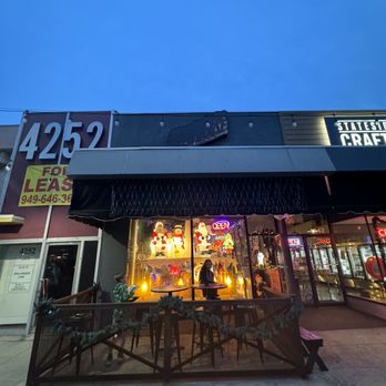 Dutch's Brewhouse - Outside - Breweries Near Me - Long Beach, California