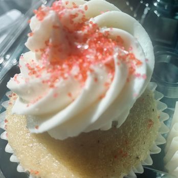 E&M's Cupcakery & Creamery - Vanilla - Cupcakes Near Me - Macclenny, Florida E&M's Cupcakery & Creamery - Vanilla - Cupcakes Near Me - Macclenny, Florida