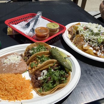 Taco Pros - Chicago & Halsted - Taco plate and nachos - Tacos Near Me - Chicago, Illinois