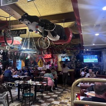 Junkyard Cafe - American Near Me - Simi Valley, California