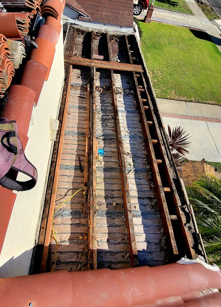 Slide of Gio Roofing