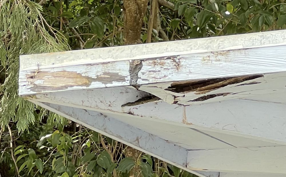 Slide of R&R Roofing