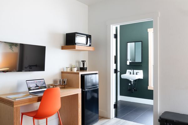 LOGE Leavenworth Downtown by null