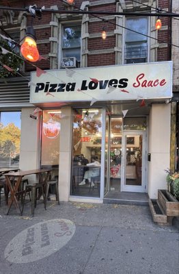 Pizza Loves Sauce by null