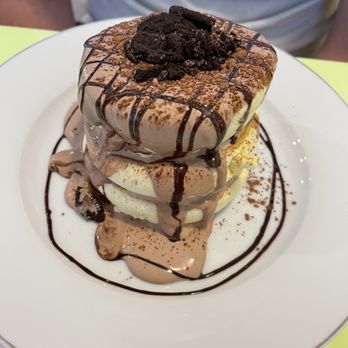 Cloud Nine Cafe Hawaii - Chocolate Cream with Oreo Chips - Desserts Near Me - Honolulu, Hawaii