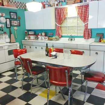 Apple Annie Antique Gallery - 50's theme - Antiques Near Me - Cashmere, Washington Apple Annie Antique Gallery - 50's theme - Antiques Near Me - Cashmere, Washington