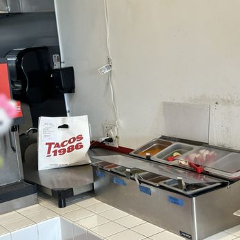 Tacos 1986 - Salsa bar - Tacos Near Me - Burbank, California Tacos 1986 - Salsa bar - Tacos Near Me - Burbank, California