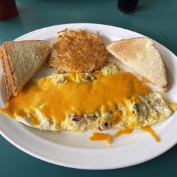 Kettle Restaurant - Three egg omelet - omelettes, egg, egg omelet, omelet, food - Breakfast & Brunch Near Me - Laredo, Texas